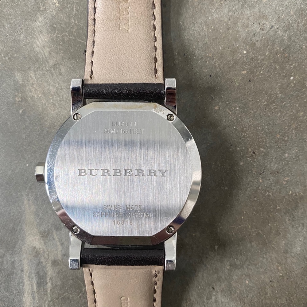 Authentic Burberry watch perfect condition - Picture 3 of 6